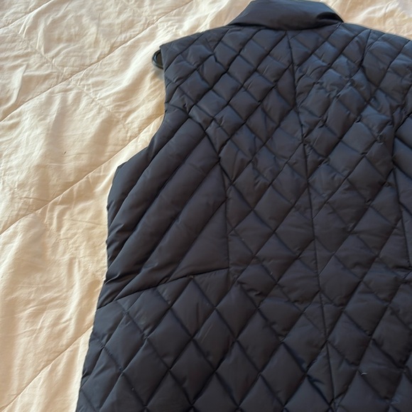 Women’s Tommy Hilfiger Dark Navy Blue Quilted Winter Vest - Picture 5 of 10